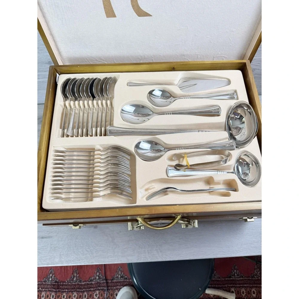 DUCKS UNLIMITED 70 PIECE UNUSED FLATWARE SET Service For 12